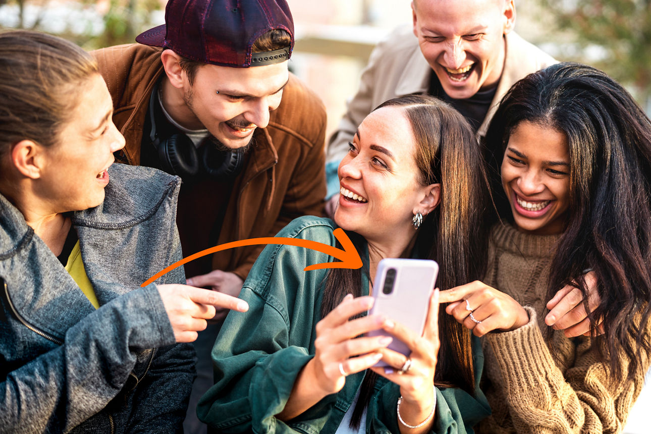 Fünf Jugendliche und ein Handy
