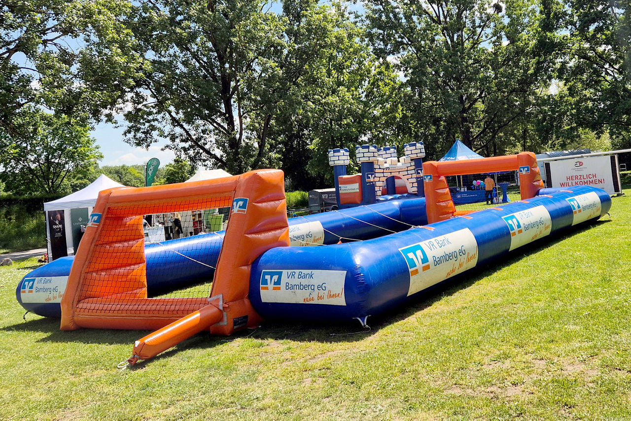 Human-Table-Soccer mit Seilen