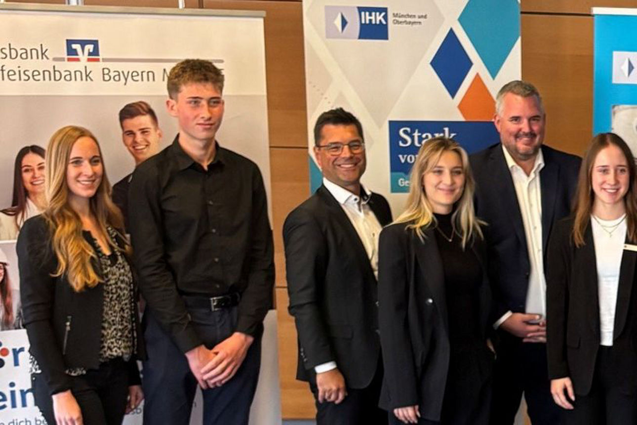 Gruppenfoto der Teilnehmer am IHK Pressegespräch