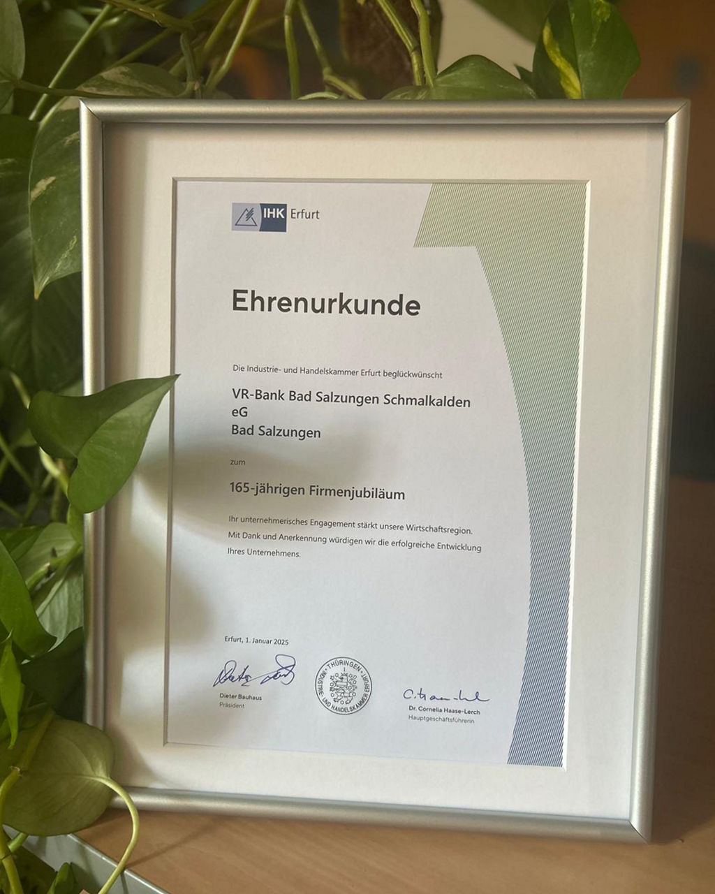 Übergabe der Urkunde