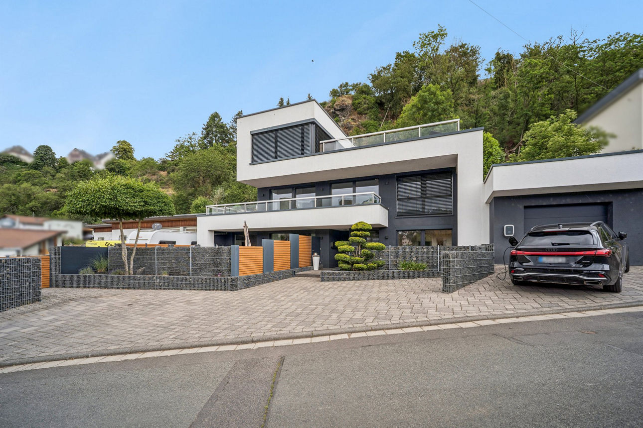 Modernes Zweifamilienhaus in Runkel 