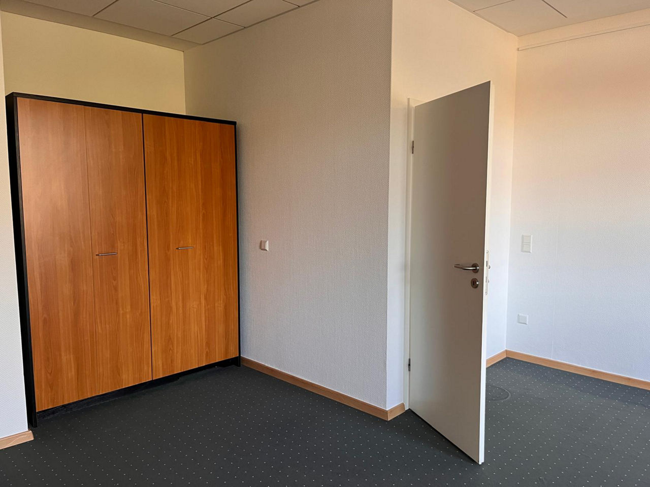 Büroraum mit Schränken