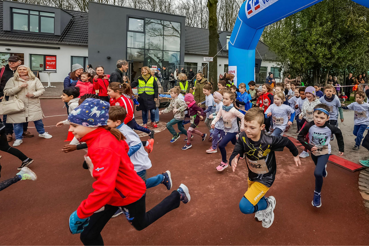 Startschuss mit vielen Kindern