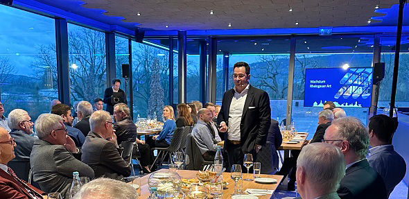 Herr Zeiselmaier informiert über das Geschäftsjahr