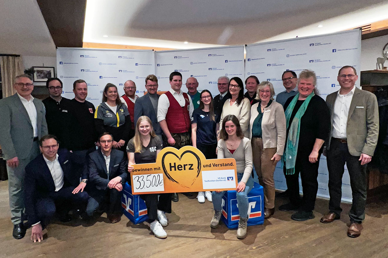 Gruppenbild der Gewinnsparveranstaltung im Bereich Buchbach-Schwindegg