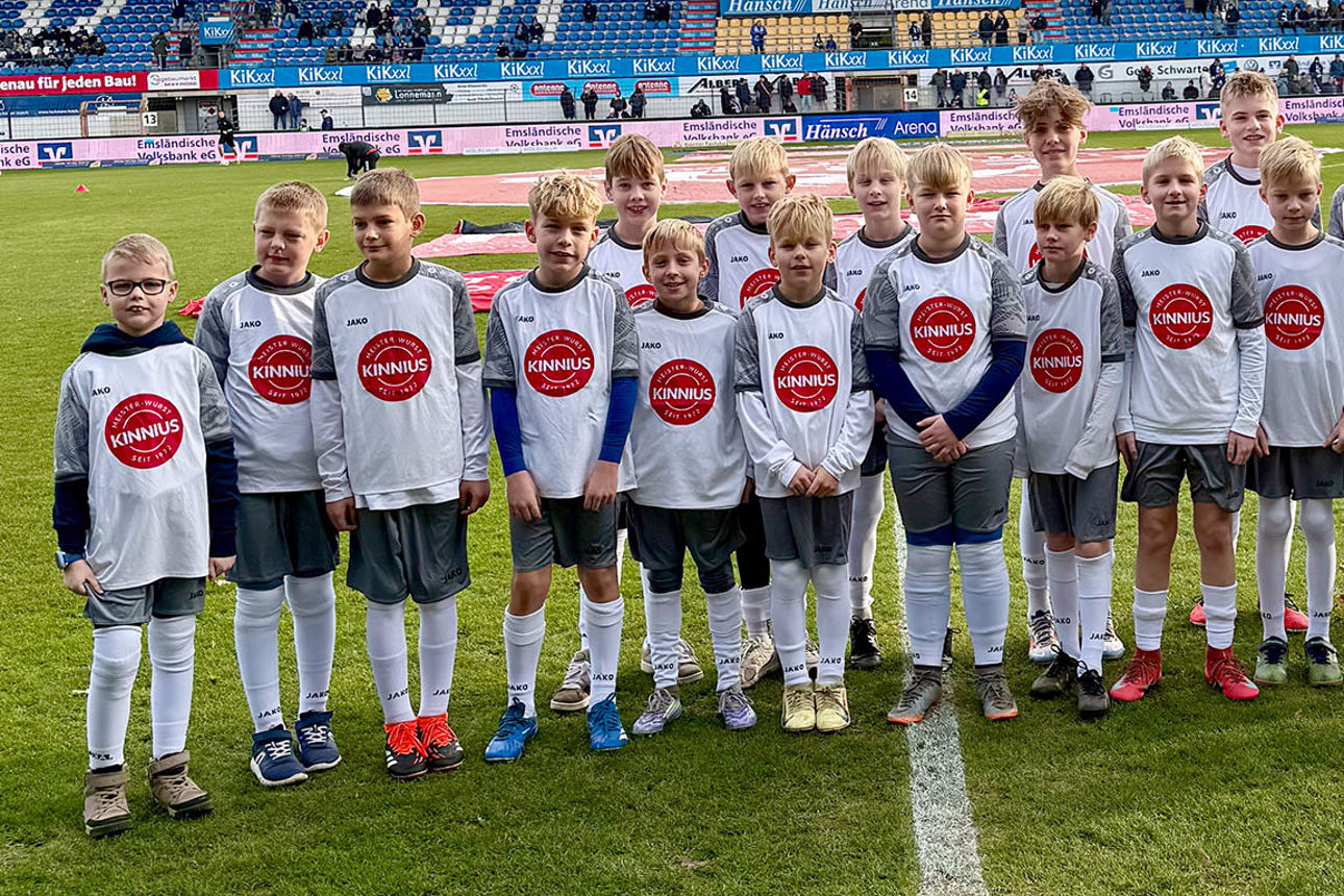 Unsere ELVB-Kids als Einlaufkinder beim SV Meppen