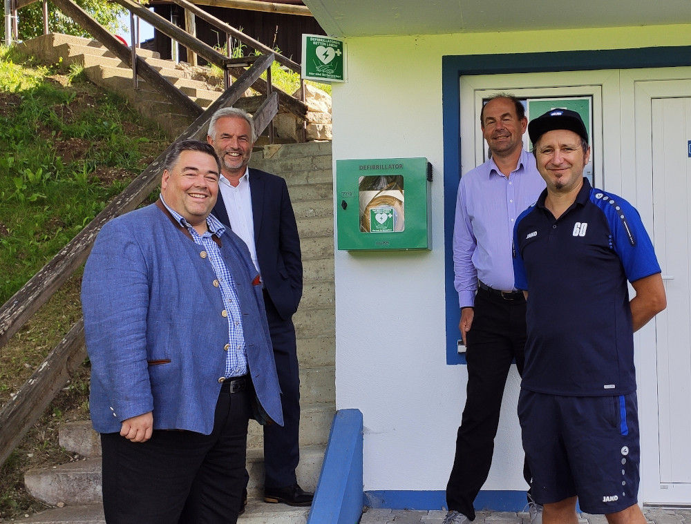 ... und noch ein Defibrillator: dieses Mal für den FC Weil