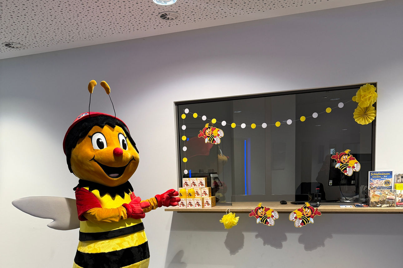 Sumsi zeigt den Kinderschalter