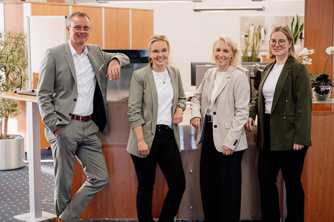 Gruppenfoto von 4 Personen