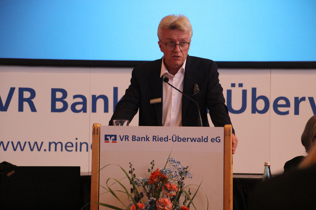 Claus Diehlmann, Vorstandsvorsitzender am Rednerpult