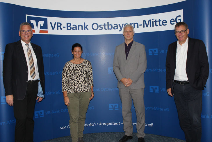 Joachim Hartmann und Tanja Biederer feiern 20-jähriges Betriebsjubiläum