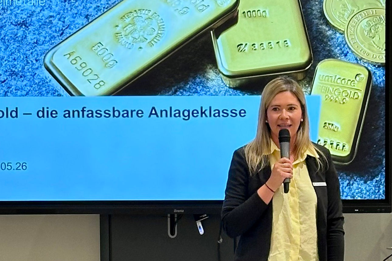 Ulla Breitsprecher während einer Ansprache