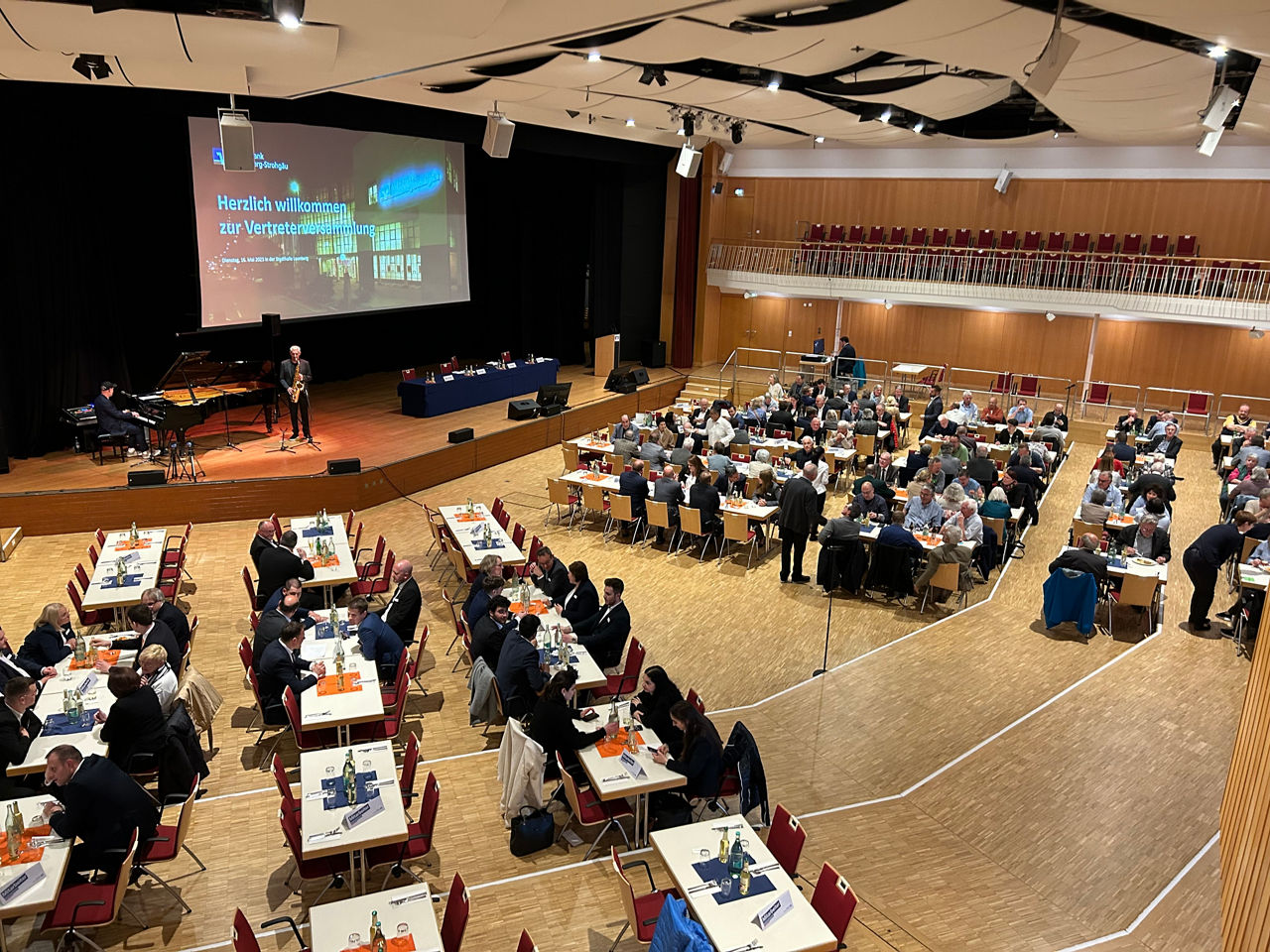 Bestuhlung in der Stadthalle Leonberg zur Vertreterversammlung