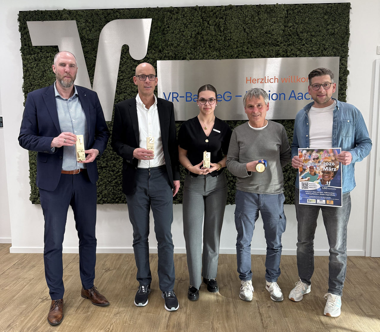 v.l.n.r.: Thomas Spölgen, Yvo Sommer, Casey Fischer sowie von der LSG Manfred Beitzel und Achim Rehahn.