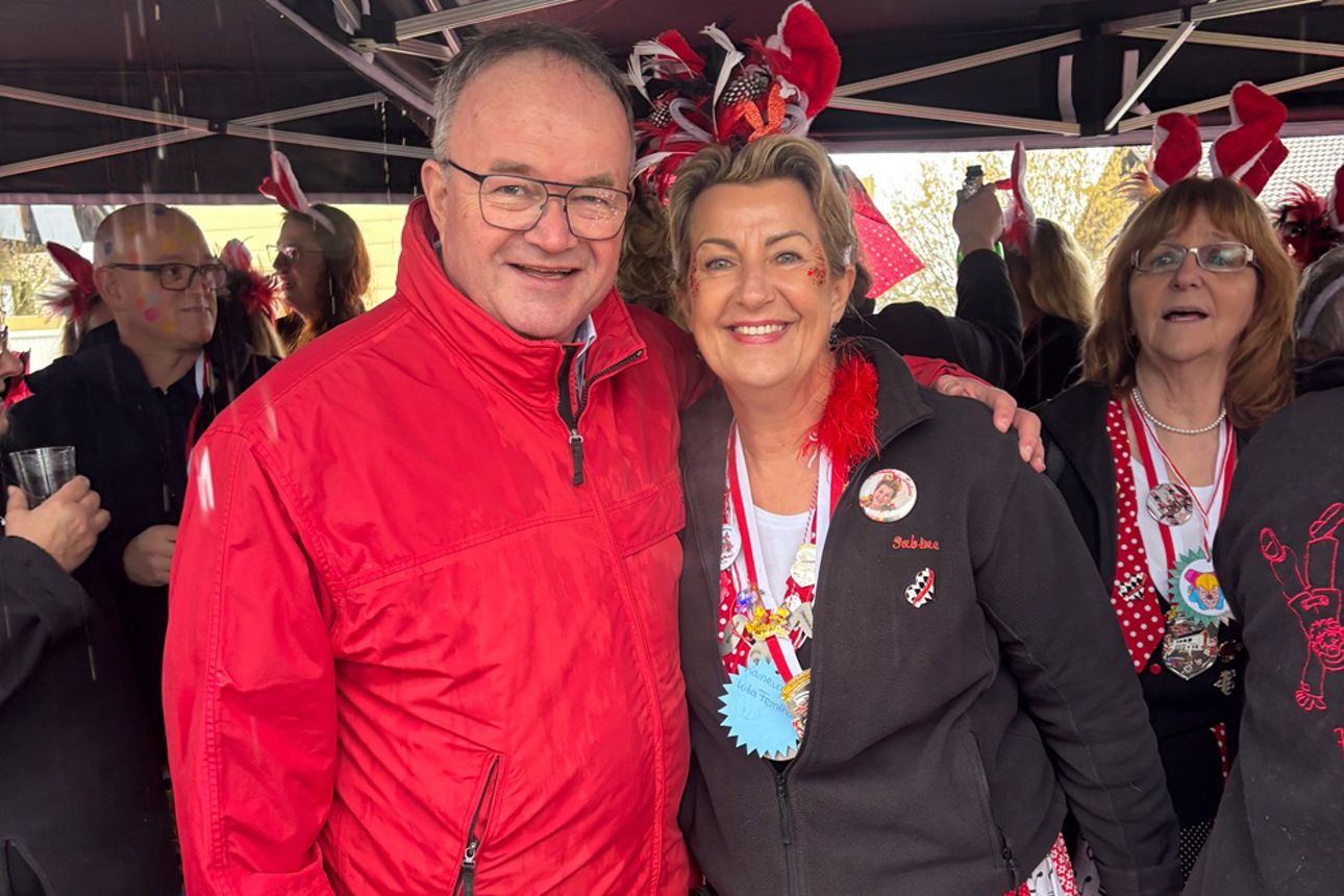 Martin Leis und Sabine Dittrich lächeln fröhlich in die Kamera