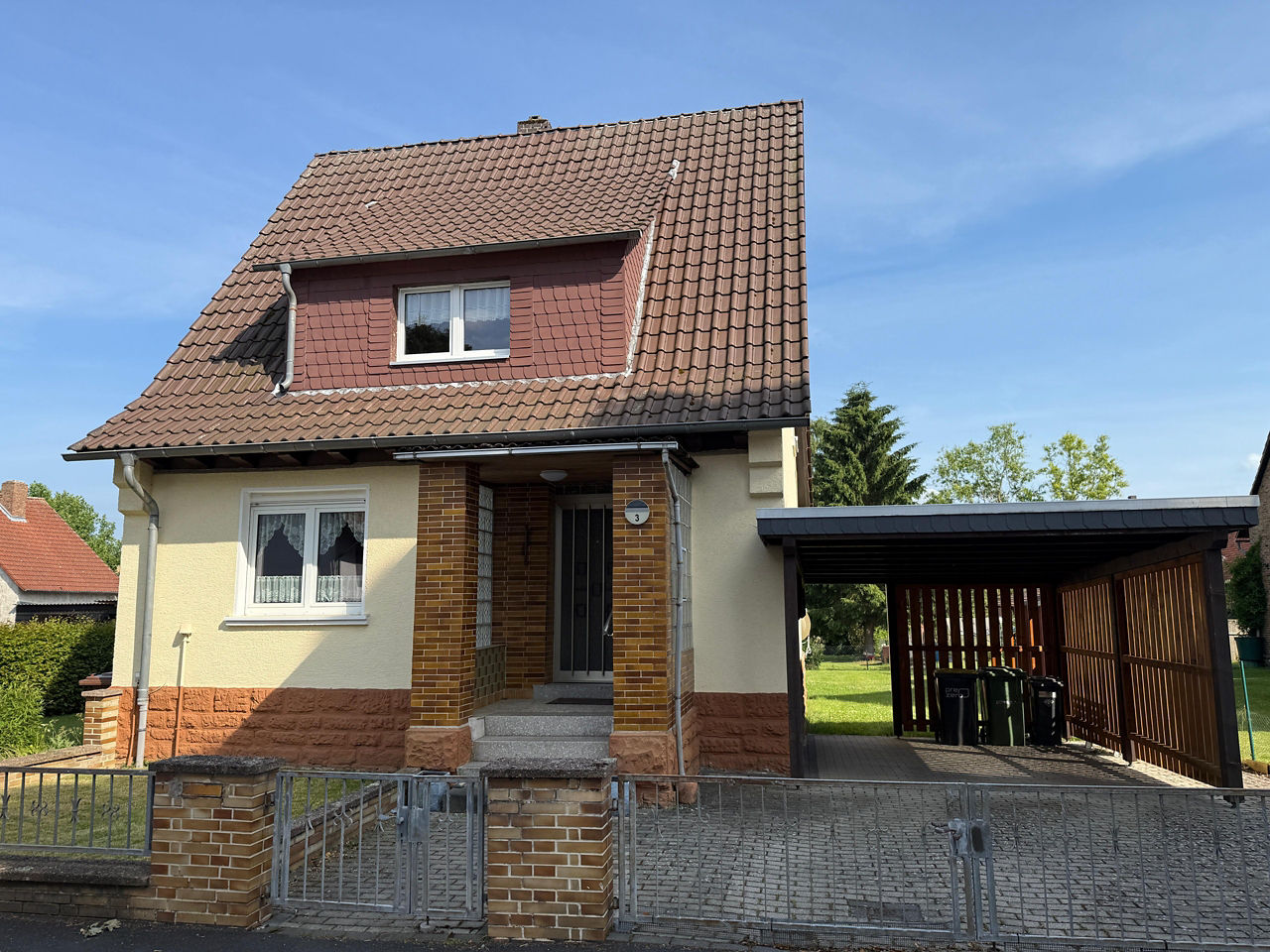 Gepflegtes Wohnhaus mit neuer Heizung (Bj. 2023) direkt am Bahnhof in Hofgeismar-Hümme