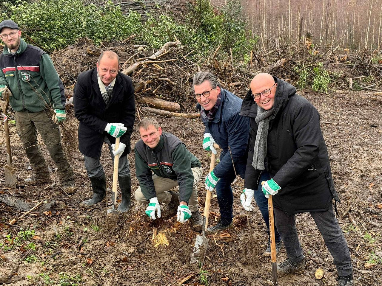 Das Foto zeigt v. l.: Felix Dönges, Matthias Schmitz, Friedrich Reichert, Mathias Lutz und Ralf Löbach