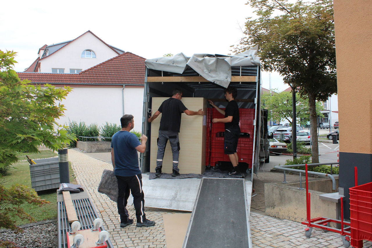 Umzugswagen wir gepackt