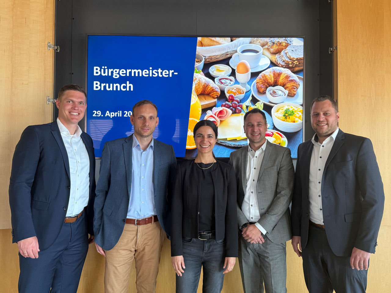 Die Referenten des Bürgermeister-Brunchs gemeinsam mit Vorständin Selina Gruß