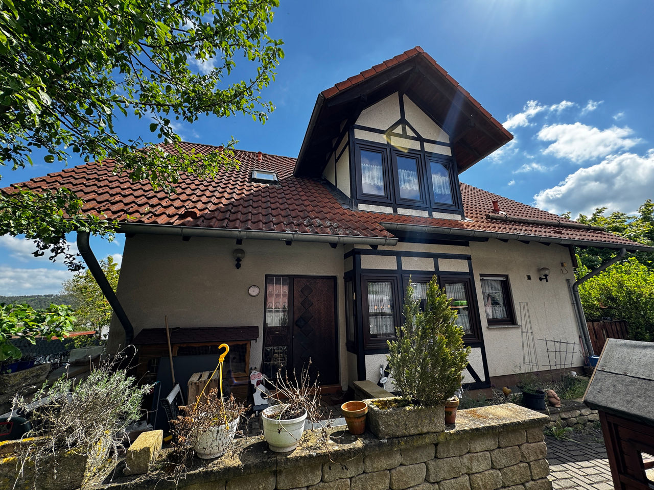 Einfamilienhaus mit Einliegerwohnung und Doppelgarage in ruhiger Lage von Naumburg