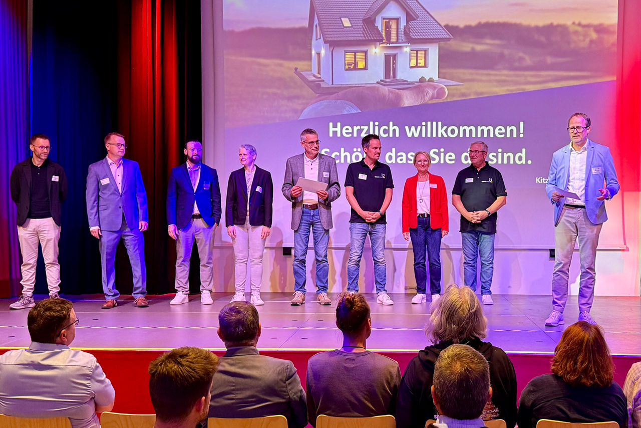 Die Referenten der Immobilien-Messe gemeinsam mit Vorstand Alexander Schuster