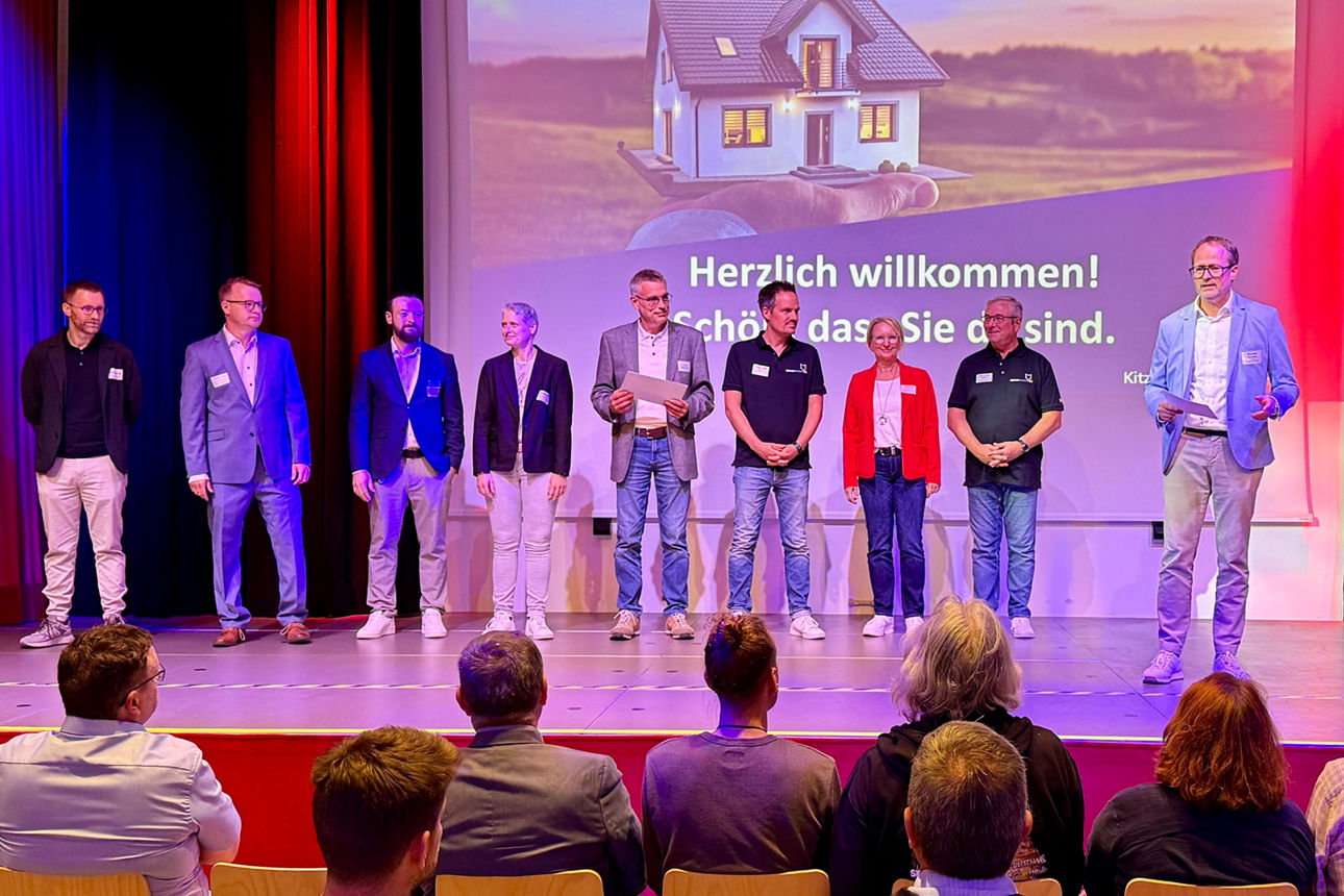 Die Referenten der Immobilien-Messe gemeinsam mit Vorstand Alexander Schuster