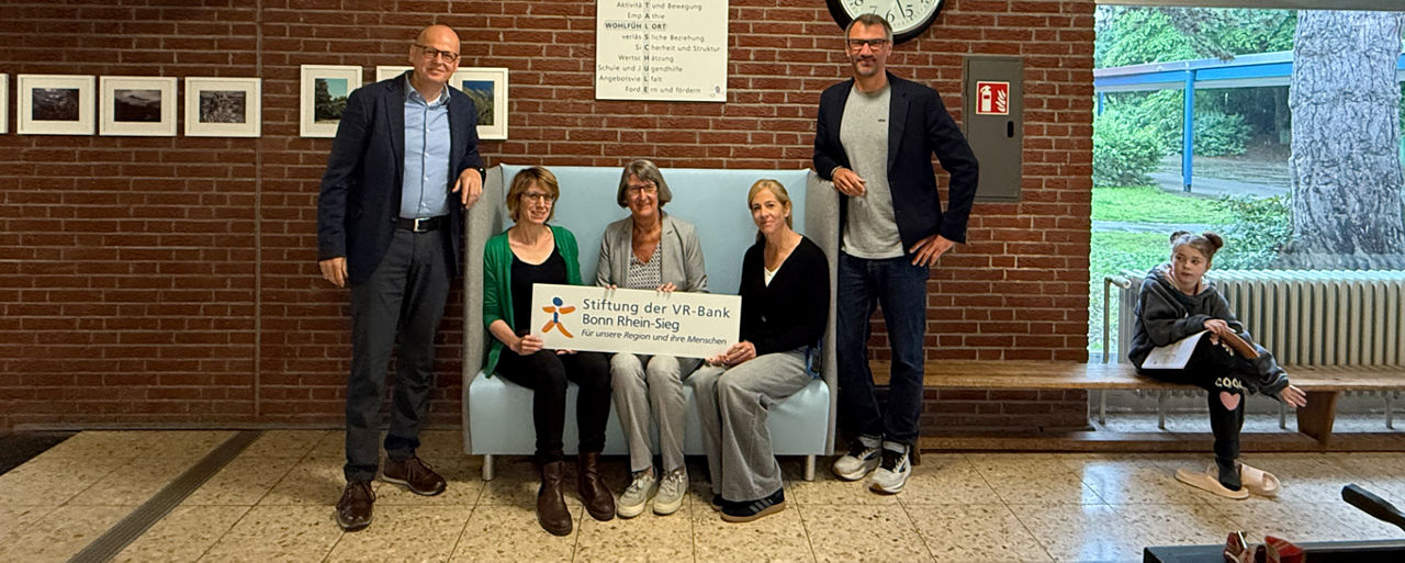 Ralf Löbach, Katrin Fiebiger, stv. Schulleiterin, Andrea Schrahe, Clara Linden, Vorsitzende des Fördervereins und Schulleiter Jens Wünnenberg