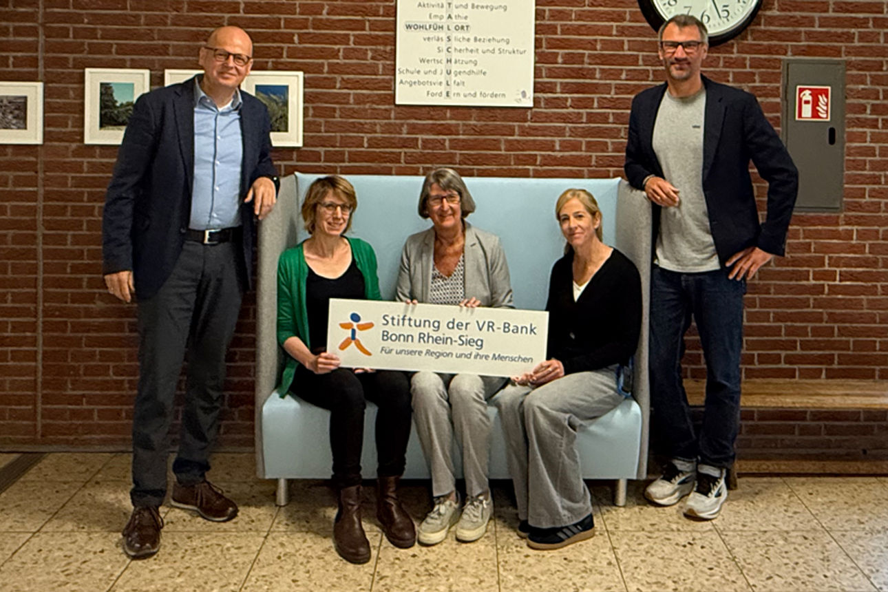 Ralf Löbach, Katrin Fiebiger, stv. Schulleiterin, Andrea Schrahe, Clara Linden, Vorsitzende des Fördervereins und Schulleiter Jens Wünnenberg