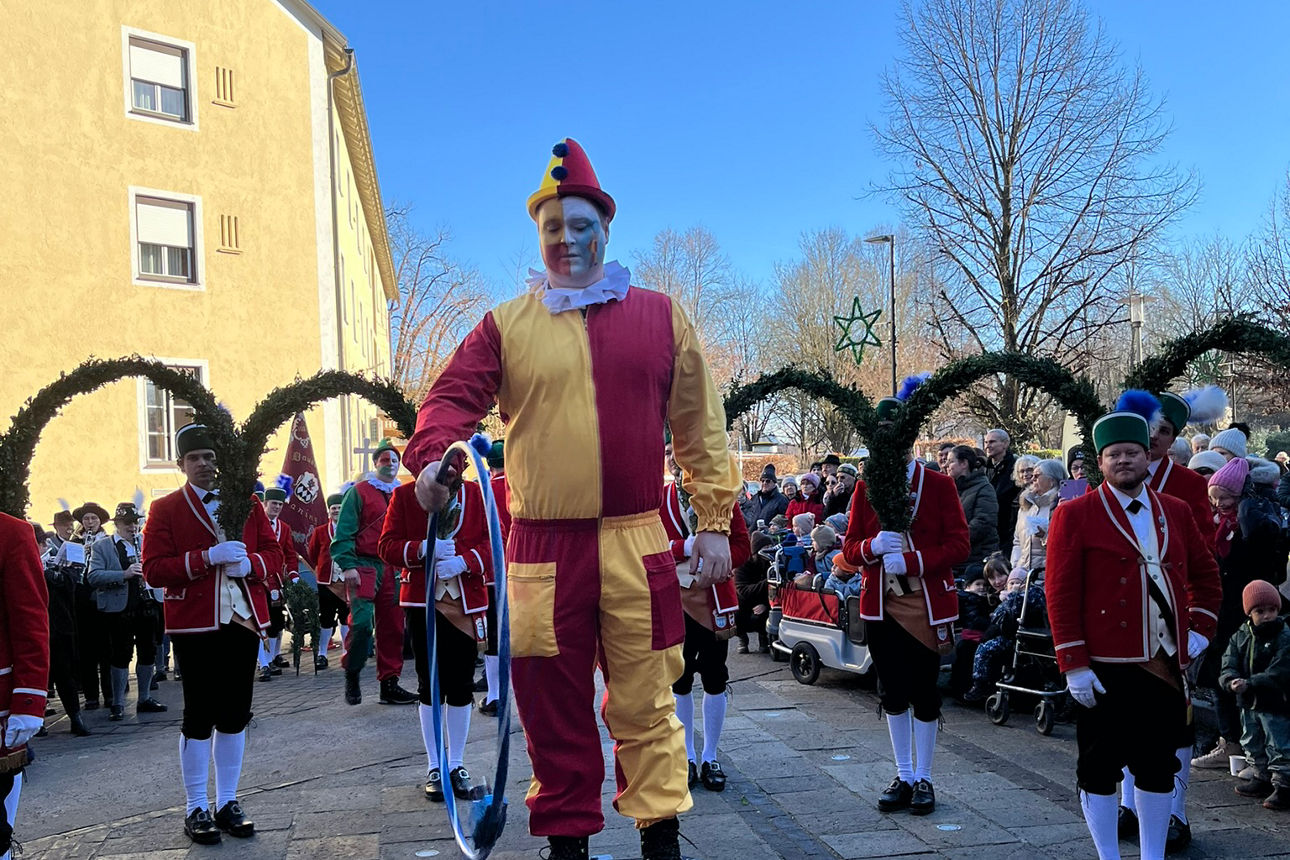 Kasperl macht Reifenschwung