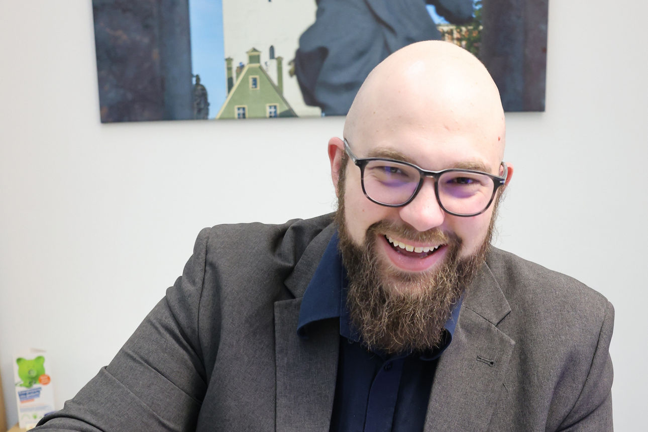 Betriebsratsvorsitzender Michael Grosch lächelt