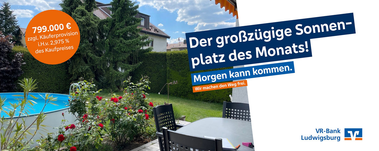 Immobilie des Monats, Blick in den Garten mit Pool und Terrasse