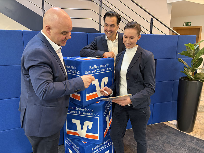 Ihr neues Versicherungsteam von links: Dominic Schurer, Tomas Mirkovic und Carina Rauberger