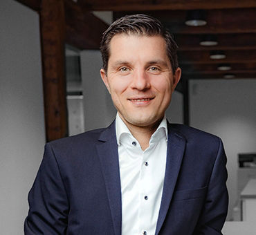 Herr Andreas Dippe im Anzug