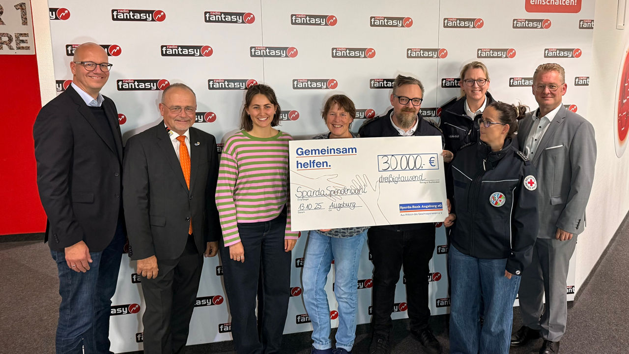 Übergabe der Gesamtsumme der SpardaSpendenwahl 2025