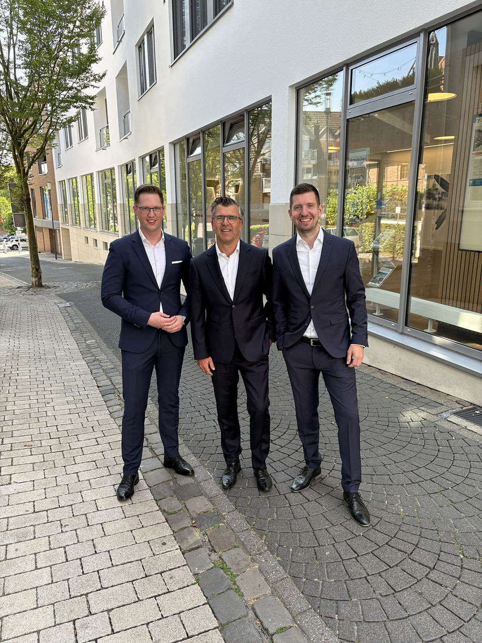 Fabian Kenning, Dr. Oliver Altenhövel und Jens Kunze von der Volksbank Immobilien Münsterland GmbH, v.l.n.r.