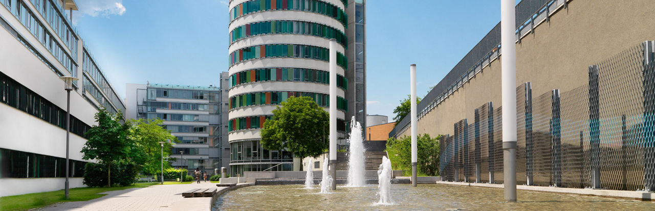 Moderne Außenansicht des PSD KN Immobilien Gebäude mit integriertem Kununu-Top Company Logo 