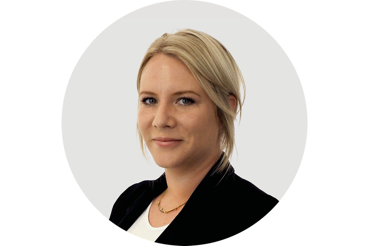 Frau mit blonden Haaren