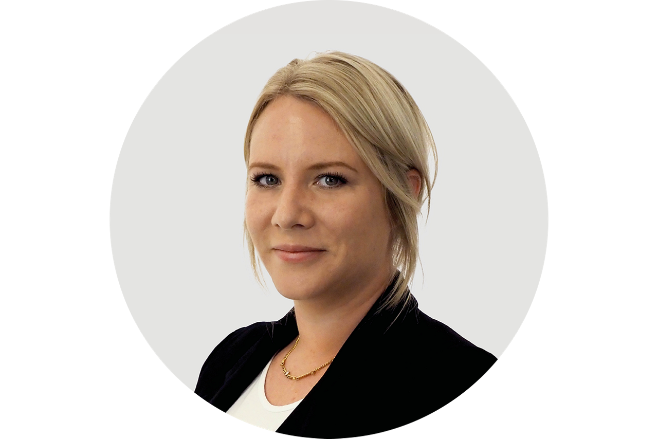 Frau mit blonden Haaren