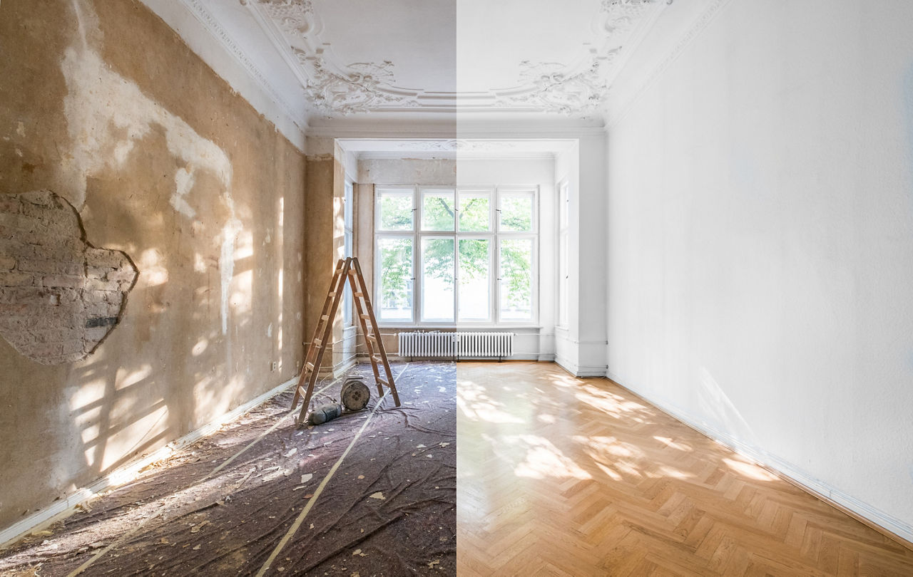 Wohnungsrenovierung - leeres Zimmer vor und nach der Sanierung oder Restaurierung