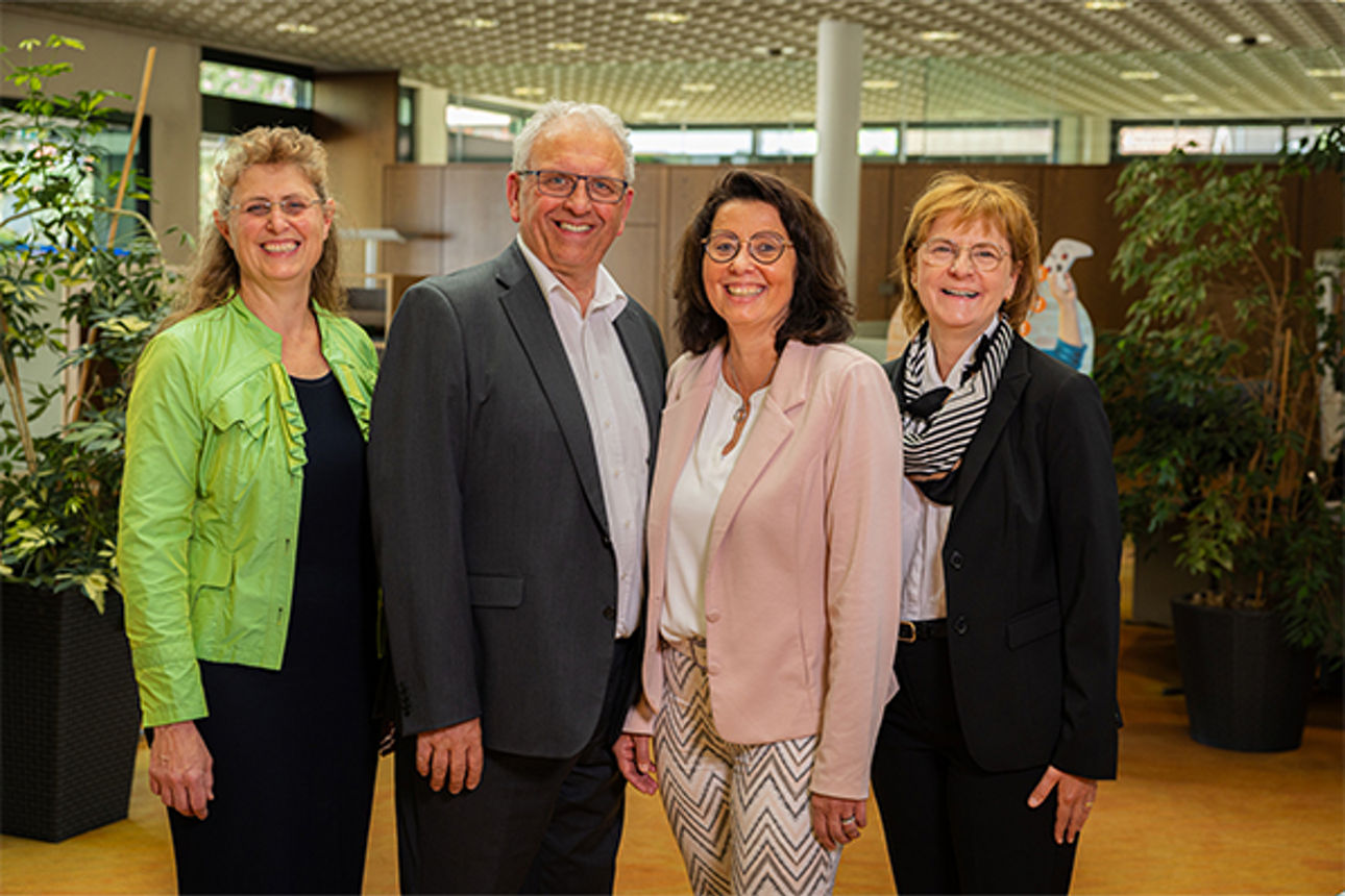 Drei Frauen und ein Mann