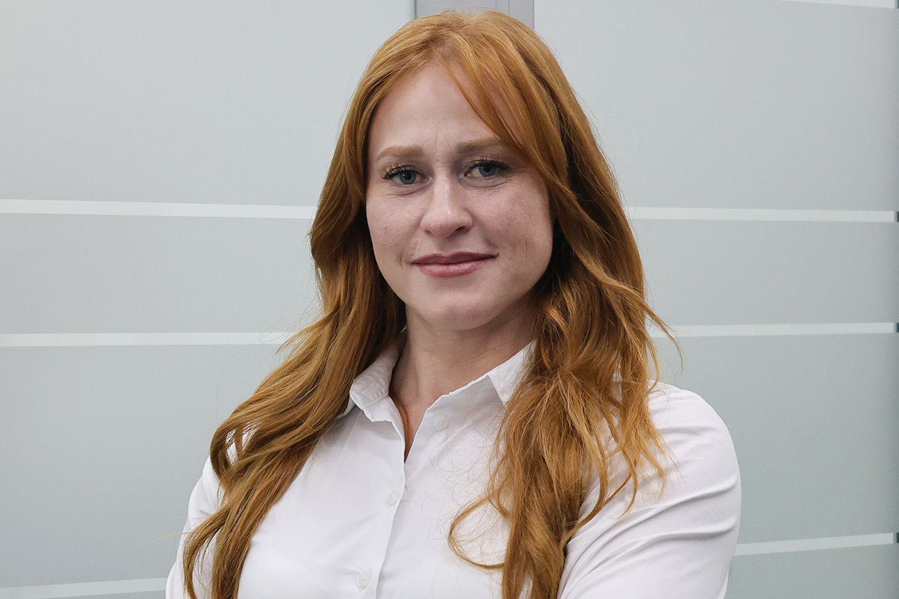 Irina Mayer lächelt