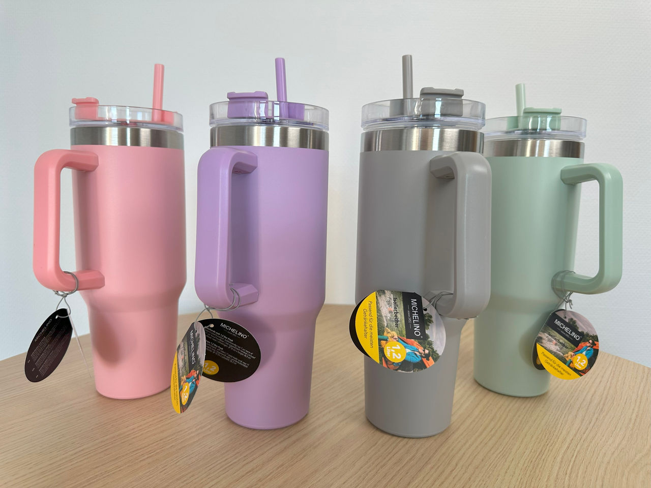 Bild der vier verschiedenen Isolierbecher "Fresh"in den Farben rosa, lila, grau und türkis