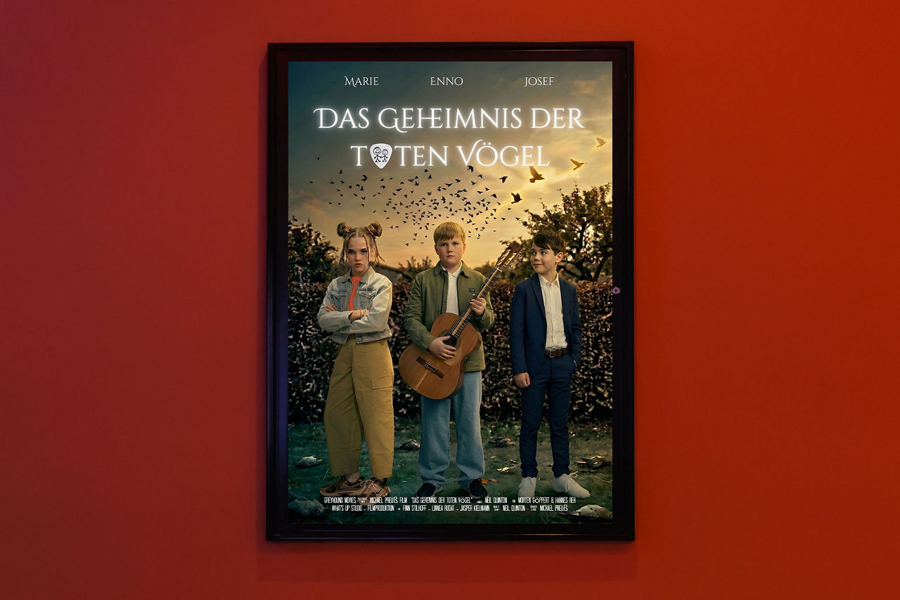 Filmplakat „Das Geheimnis der toten Vögel“