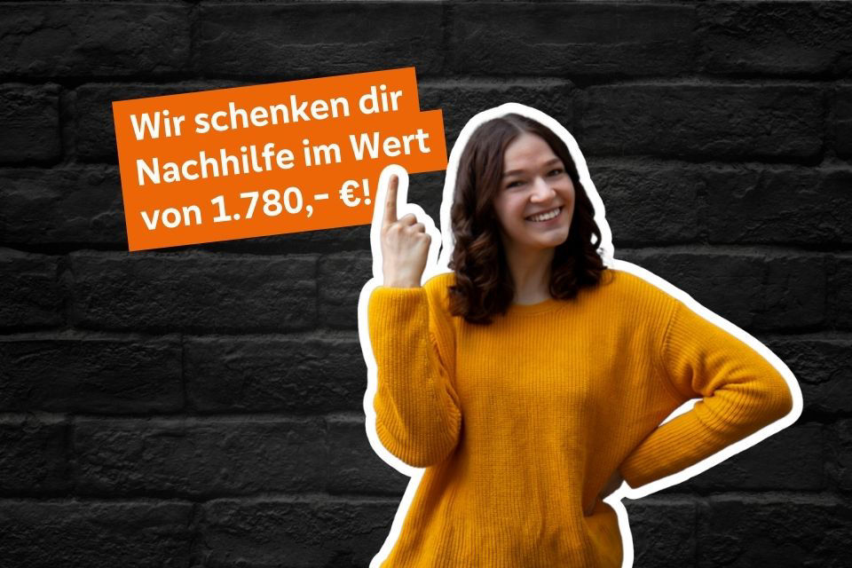 Junge Frau zeigt lächeln mit einem Finger auf einen Schriftzug