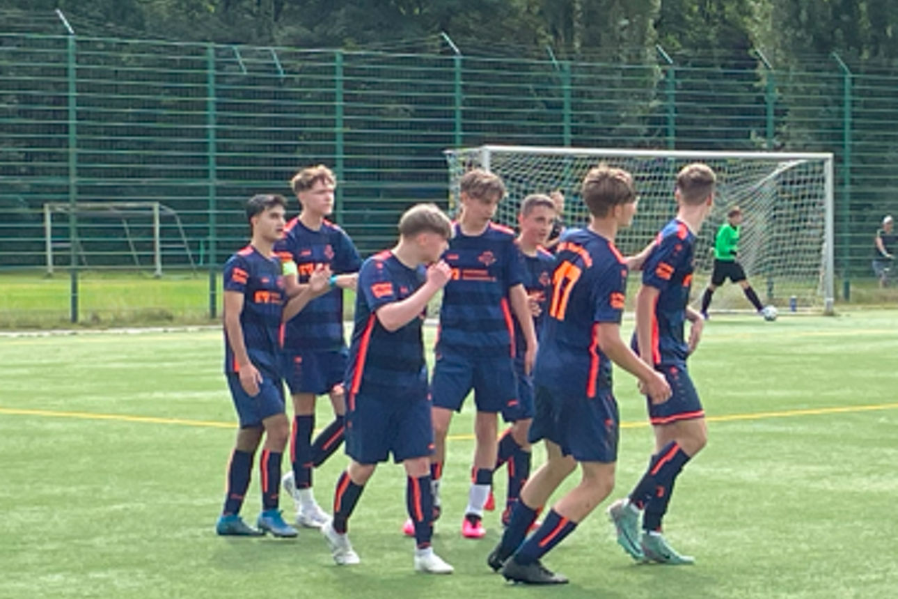 Gruppenbild JFV + Volksbank Westerstede