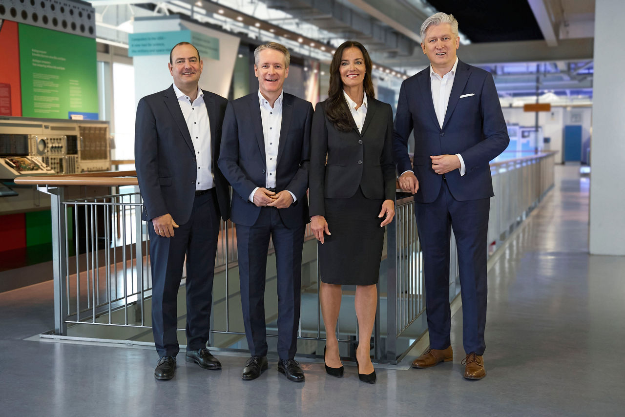 Der Vorstand der VerbundVolksbank OWL: Thorsten Wolff, Frank Sievert, Ina Kreimer und Ansgar Käter