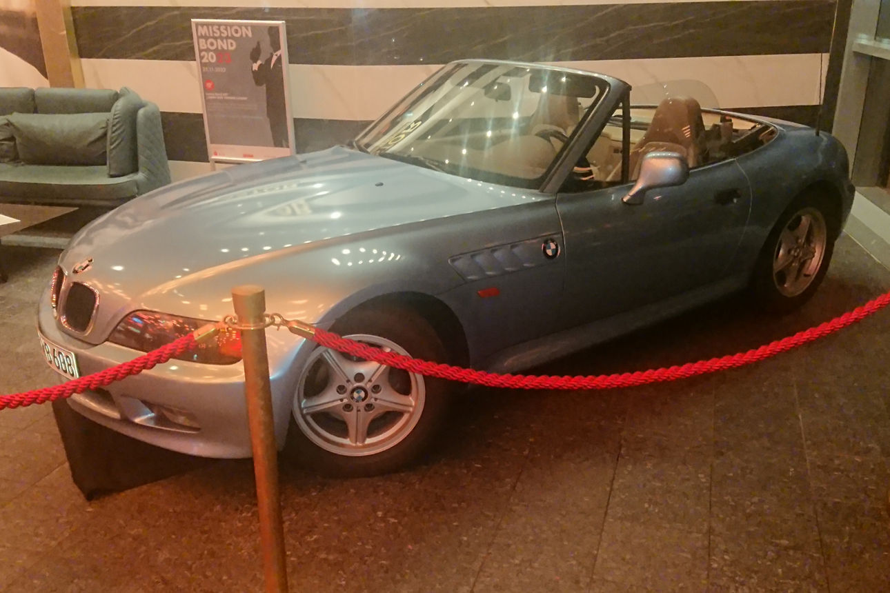Mission Bond: Originale James-Bond-Exponate in der Volksbank BRAWO