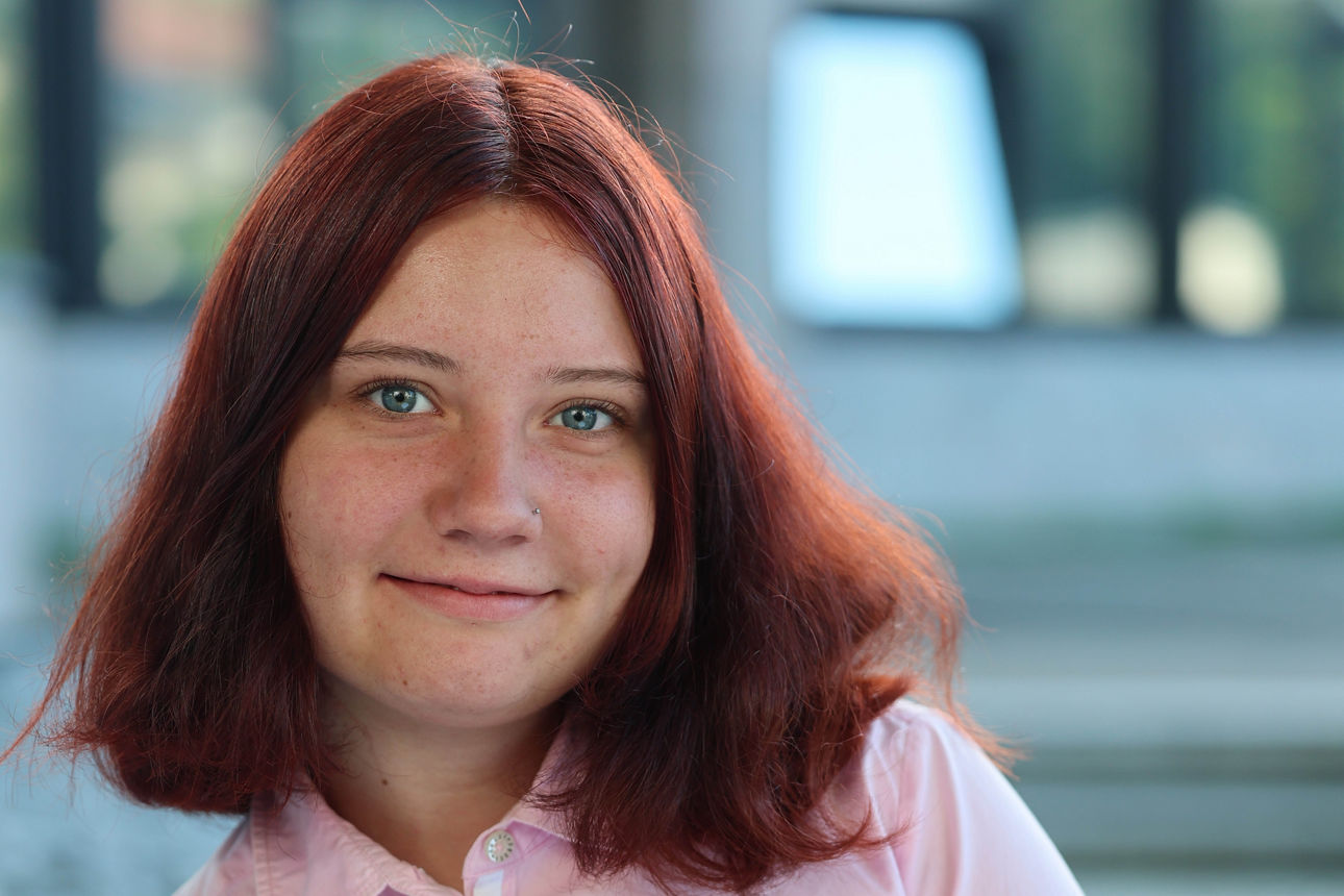 Portraitbild unserer Azubine Jamy Laab