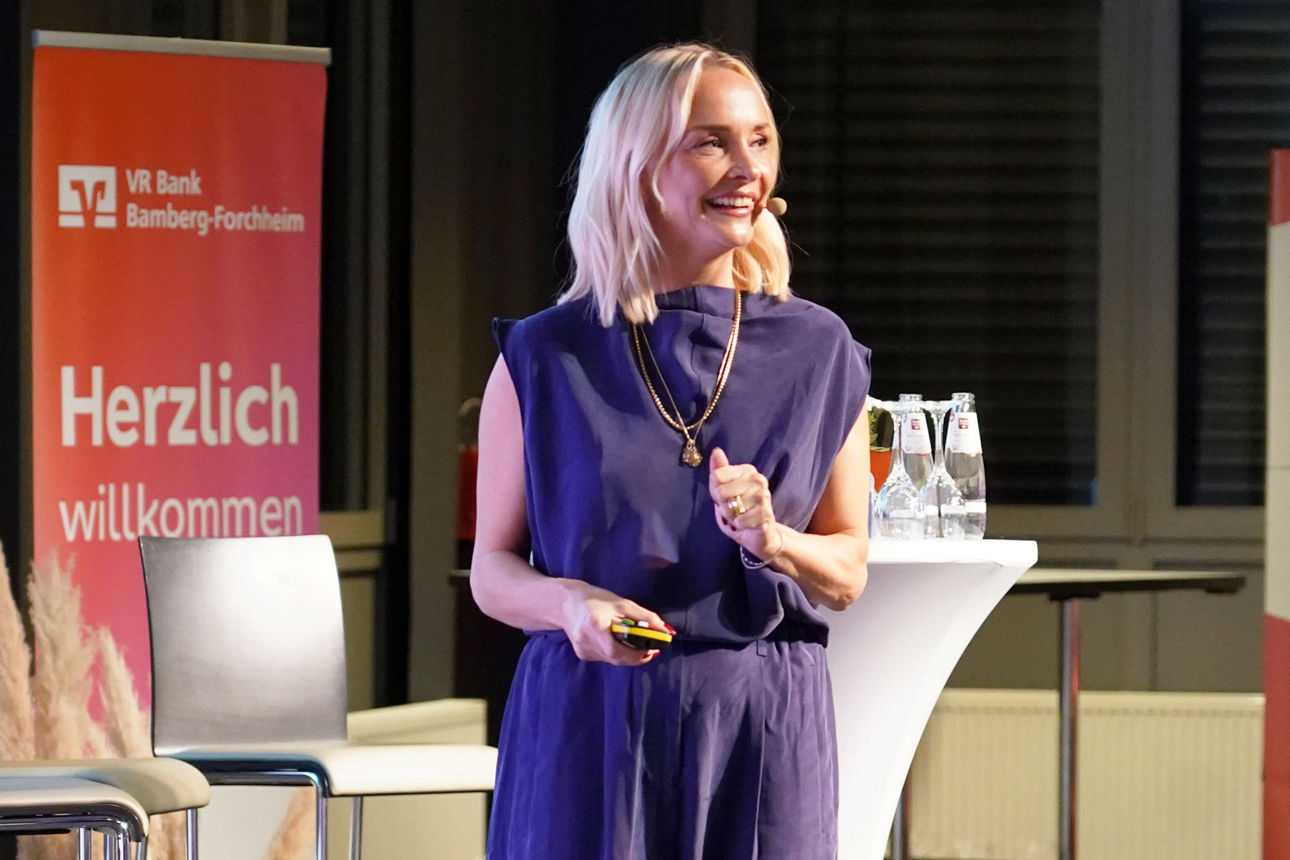 Janin Ullmann während ihrer Keynote beim Female Finance Forum