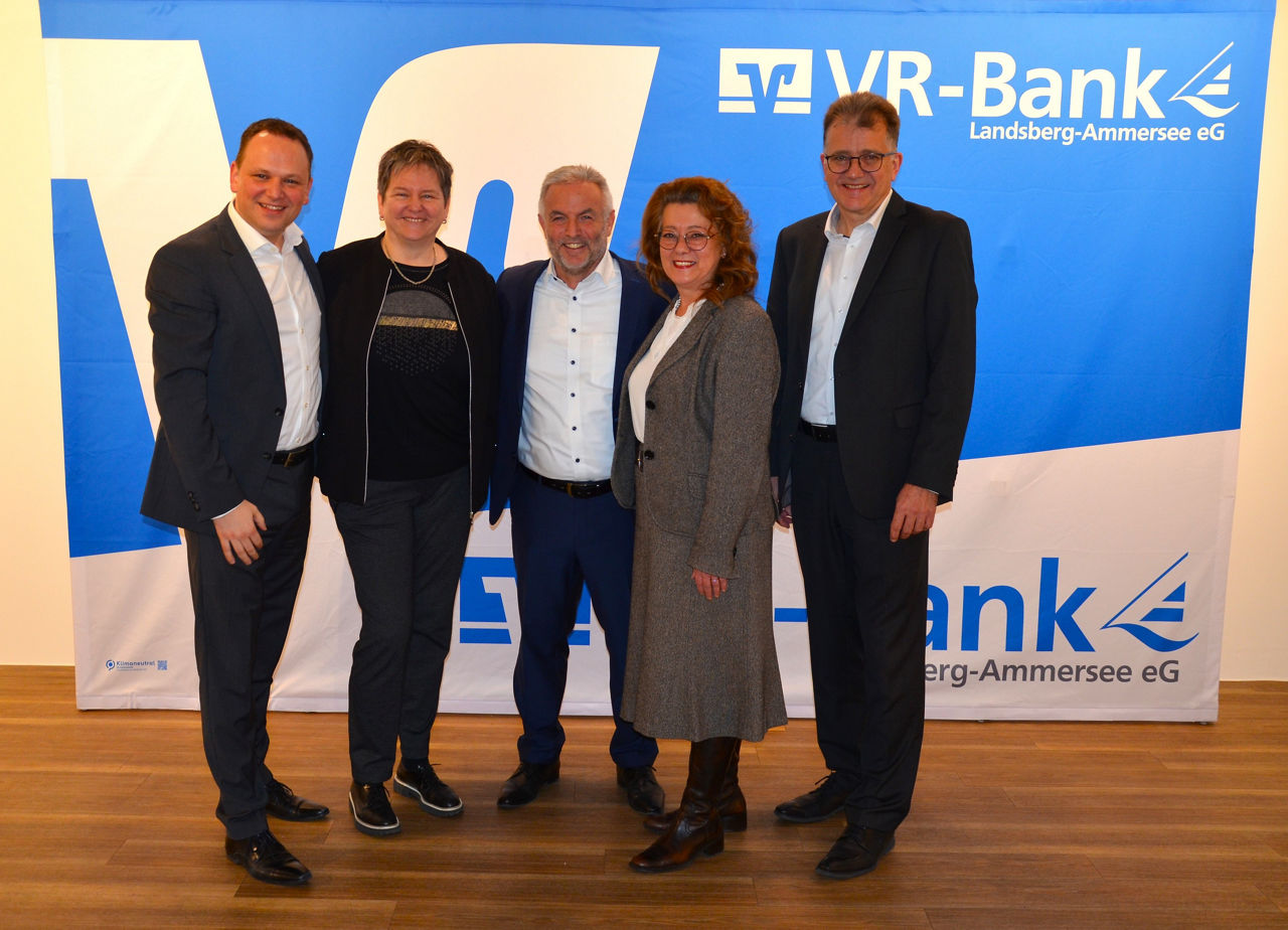Wir gratulieren zu 45 Jahren VR-Familie!